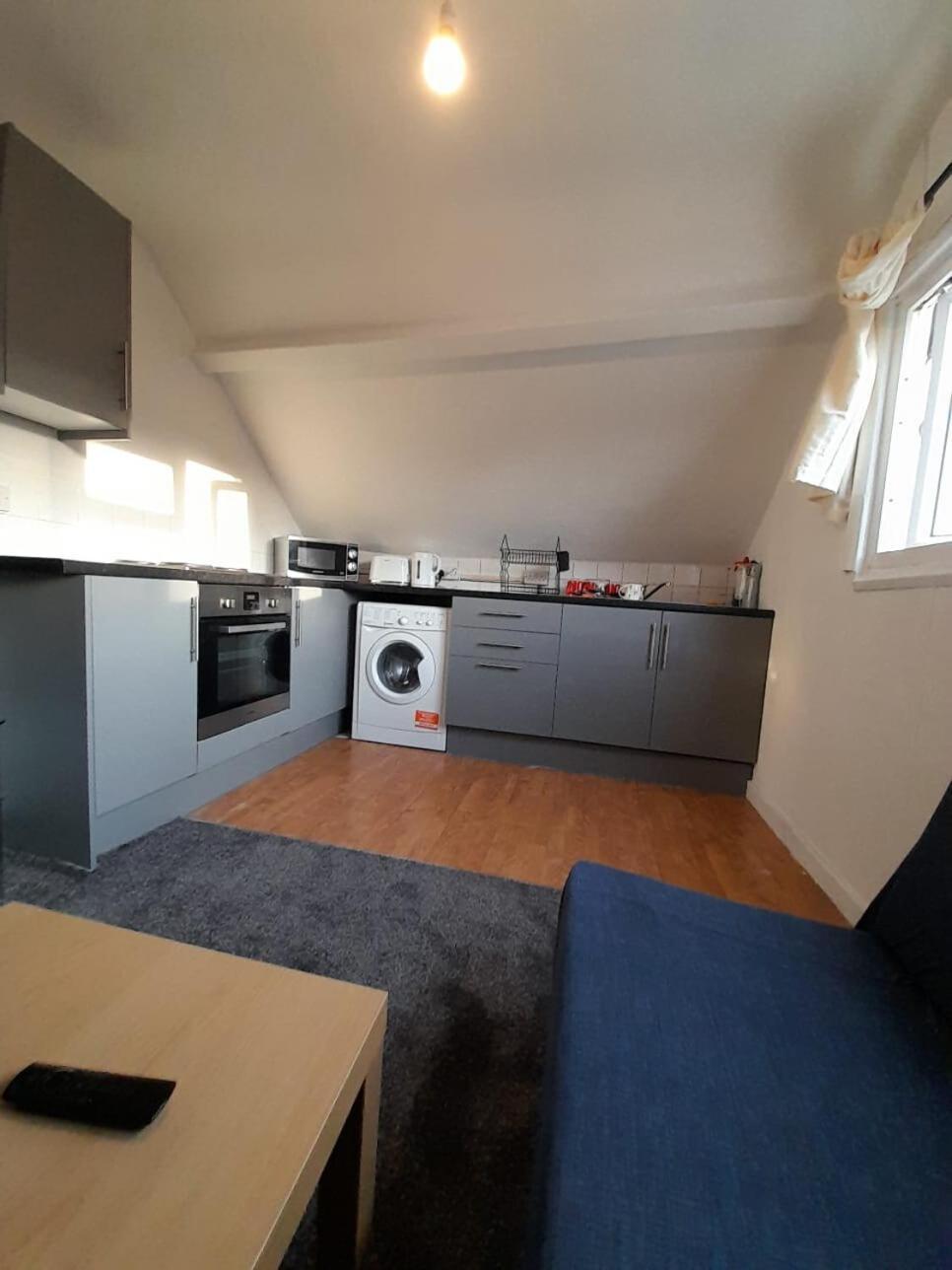 Entire Victoria Park Cardiff Apartment With Free Street Parking Bus 17 And 18 Direct To Cardiff City Centre, Fast Free Wi-Fi Exterior foto