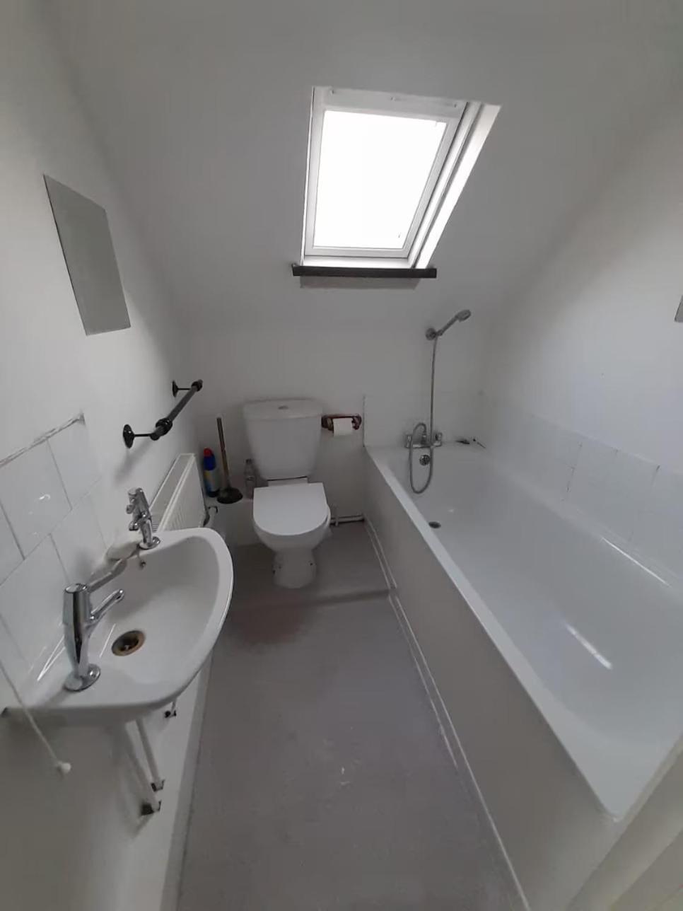 Entire Victoria Park Cardiff Apartment With Free Street Parking Bus 17 And 18 Direct To Cardiff City Centre, Fast Free Wi-Fi Exterior foto