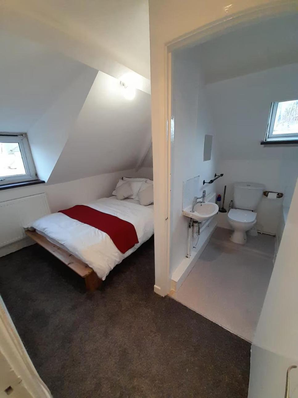 Entire Victoria Park Cardiff Apartment With Free Street Parking Bus 17 And 18 Direct To Cardiff City Centre, Fast Free Wi-Fi Exterior foto